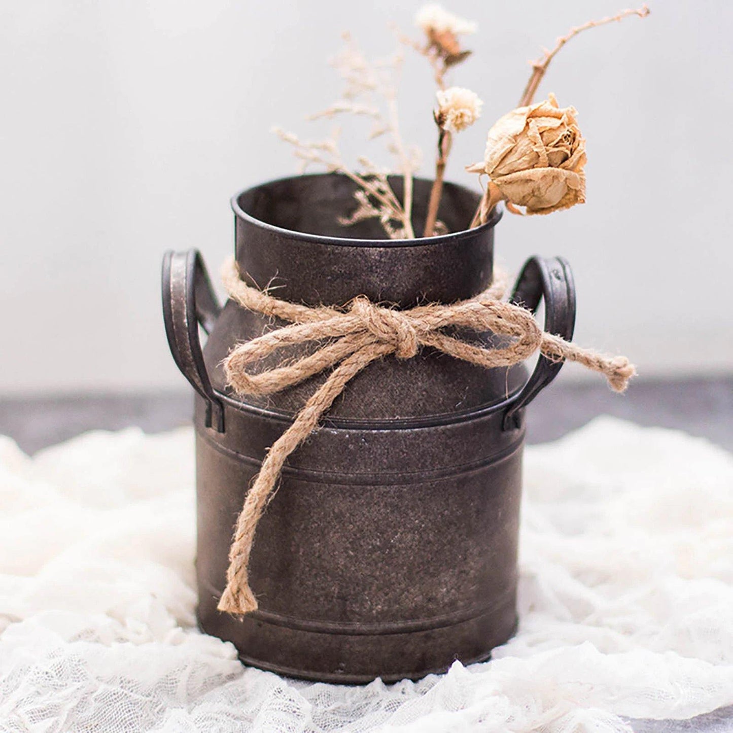Seau à fleurs vintage en fer avec corde de chanvre