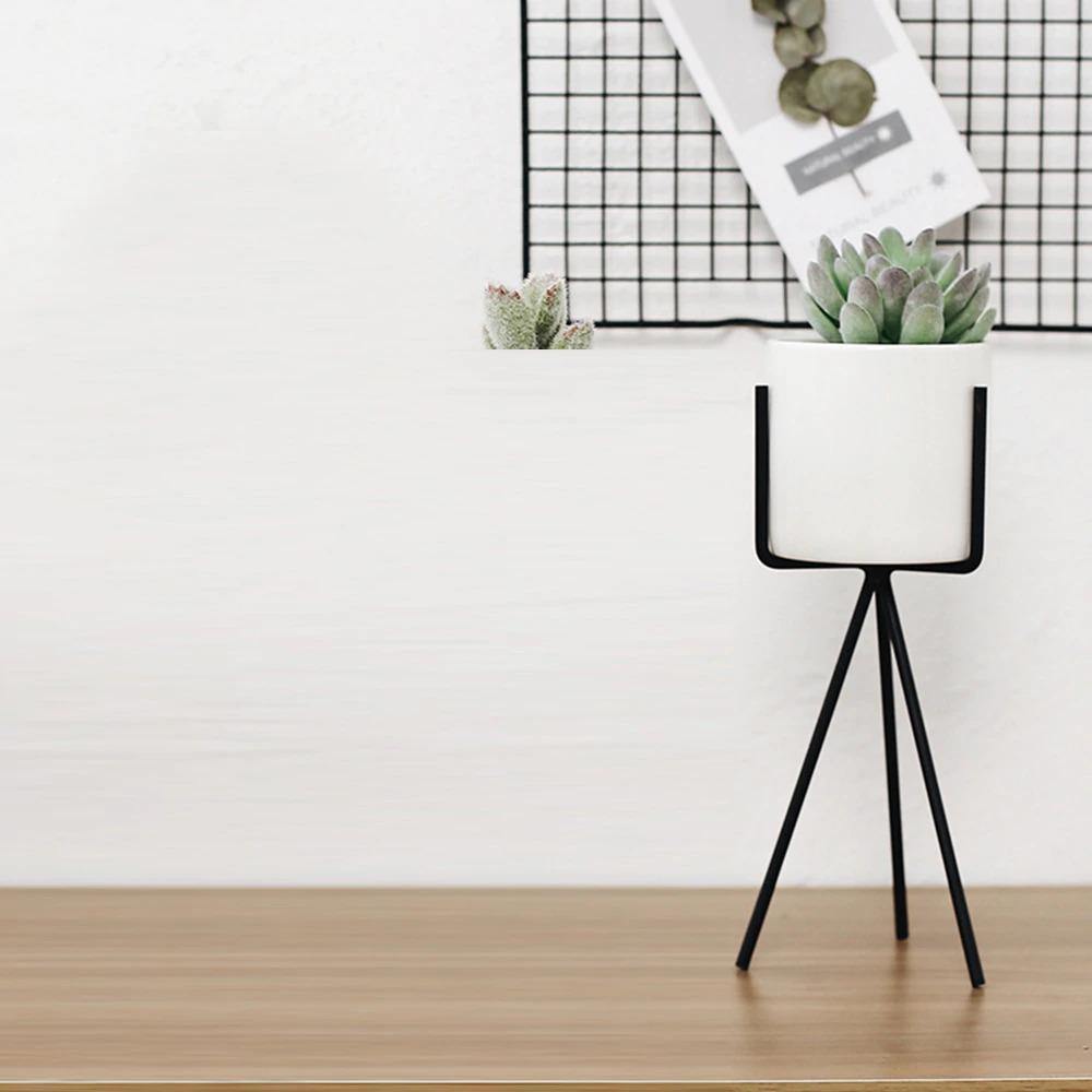 Longue jardinière de table en céramique avec support géométrique en fer