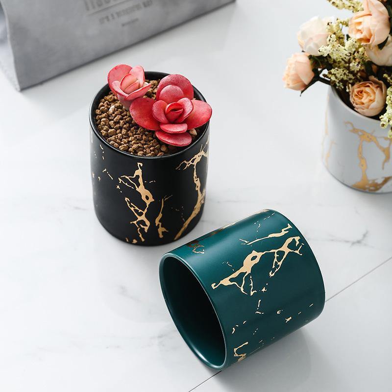 Jardinière de table en céramique marbrée avec support en métal géométrique