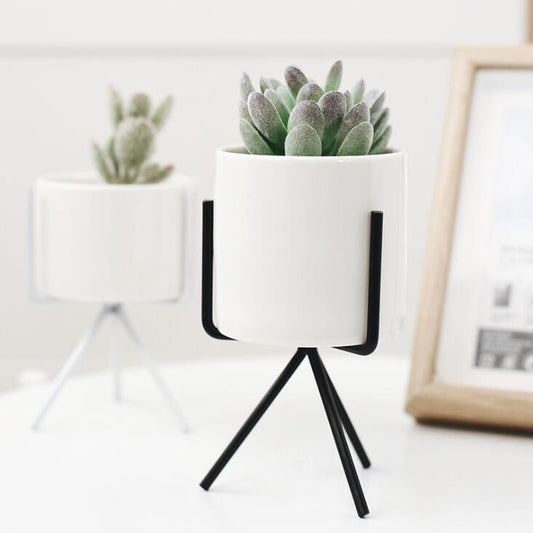 Petit pot de fleurs en céramique avec support métallique géométrique