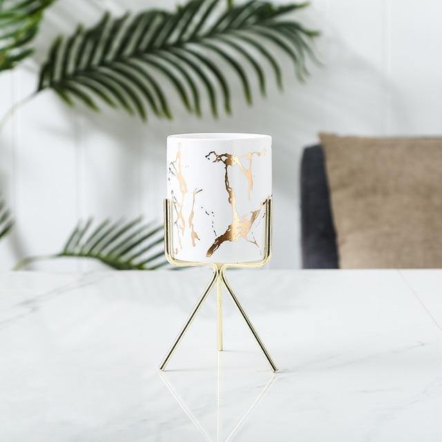 Jardinière de table en céramique marbrée avec support en métal géométrique