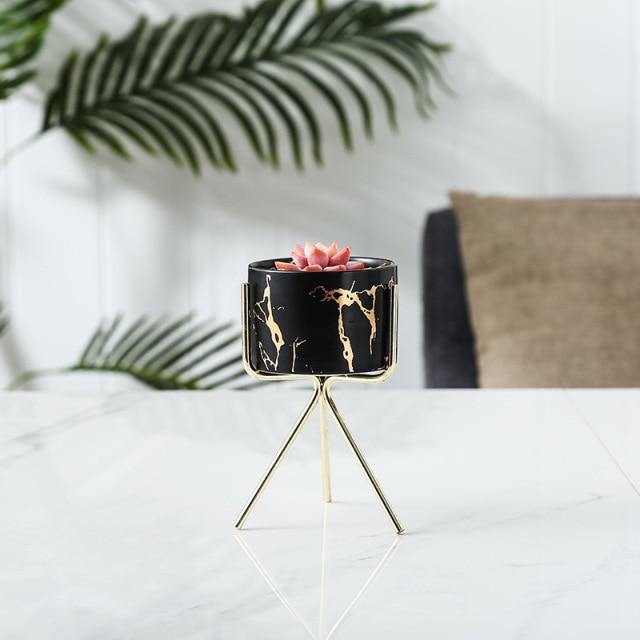 Jardinière de table en céramique marbrée avec support en métal géométrique